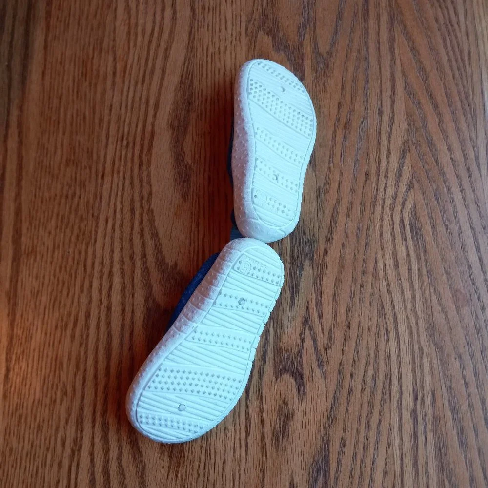 NWOT Blue Slip On Water Shoes Size 5
